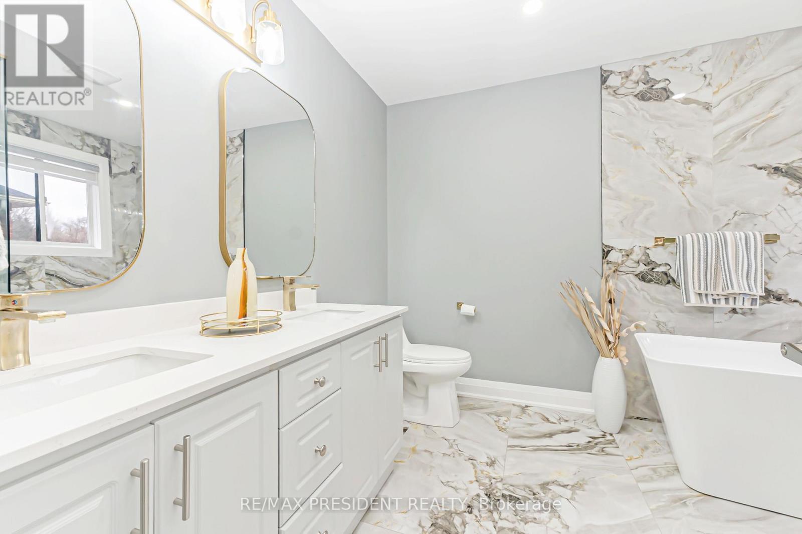 212 Wedgewood Drive, Cambridge, ON - Indoor Photo Showing Bathroom