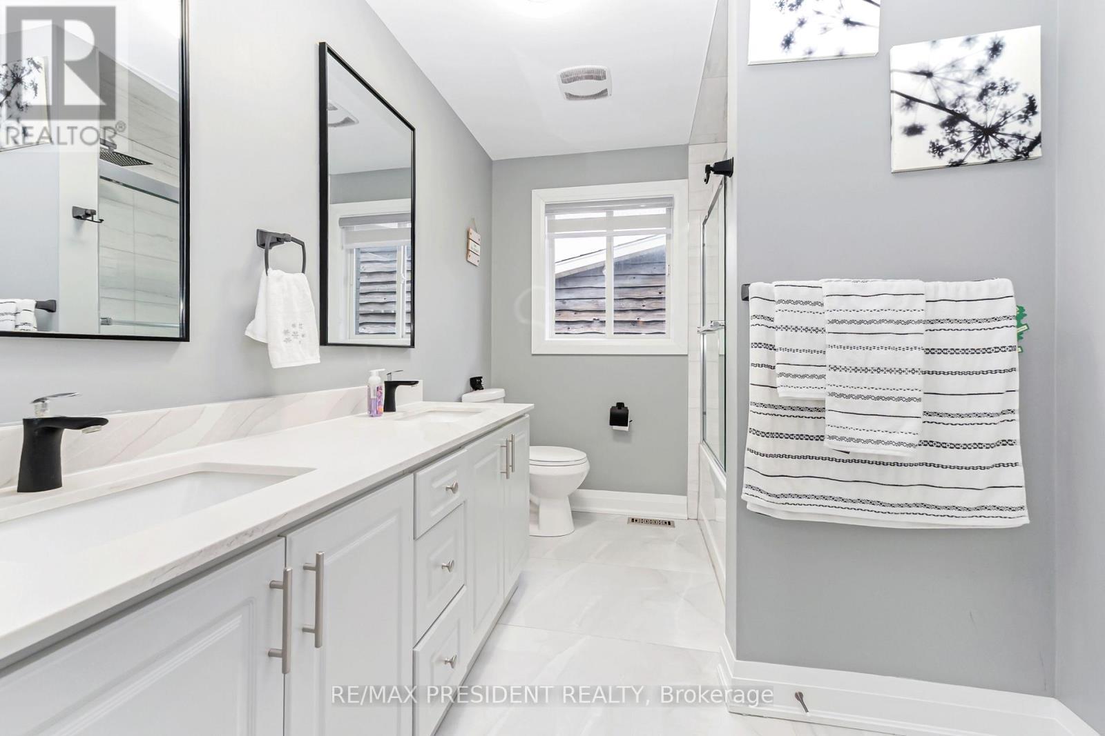 212 Wedgewood Drive, Cambridge, ON - Indoor Photo Showing Bathroom