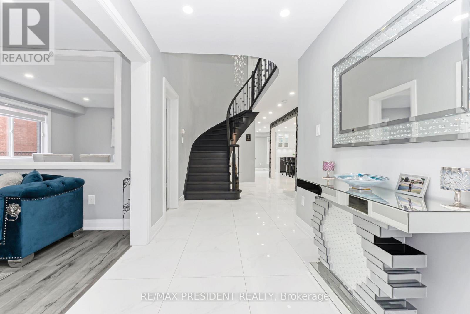 212 Wedgewood Drive, Cambridge, ON - Indoor Photo Showing Other Room