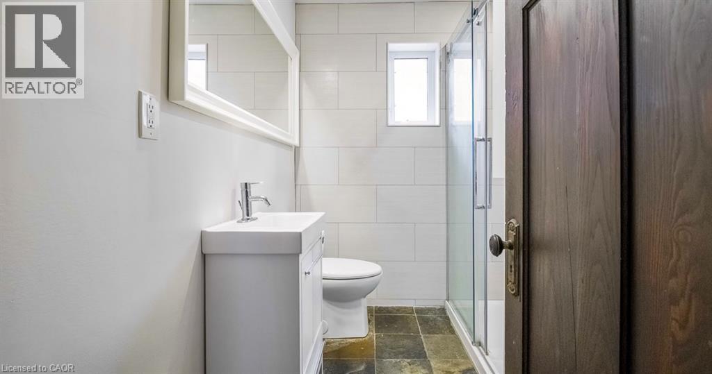 217 Caroline Street S, Hamilton, ON - Indoor Photo Showing Bathroom