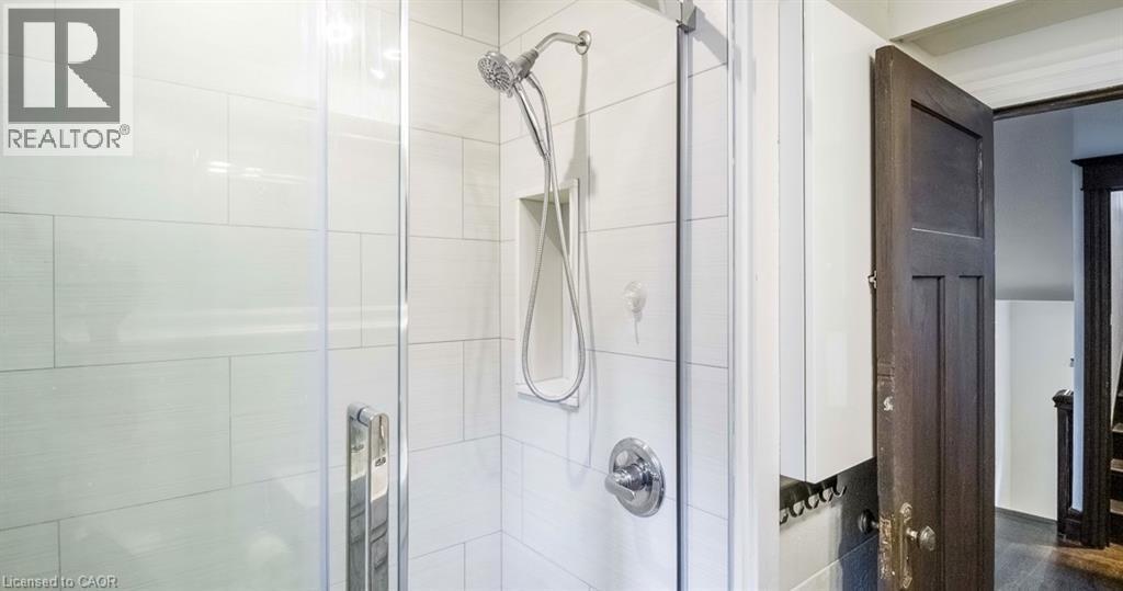 217 Caroline Street S, Hamilton, ON - Indoor Photo Showing Bathroom