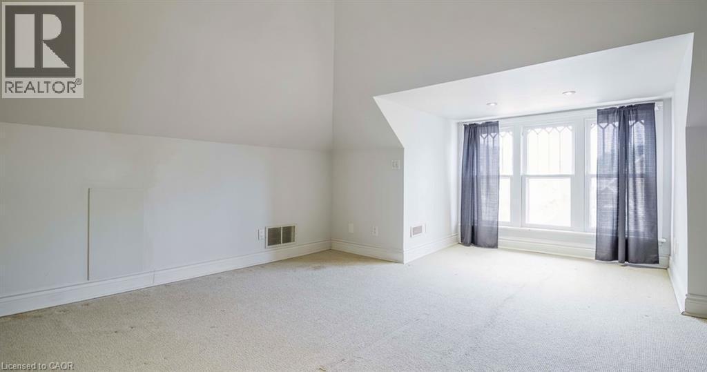 217 Caroline Street S, Hamilton, ON - Indoor Photo Showing Other Room