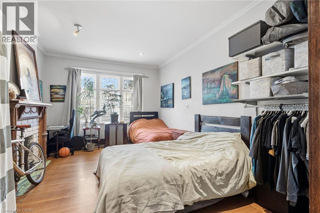 217 Caroline Street S, Hamilton, ON - Indoor Photo Showing Bedroom