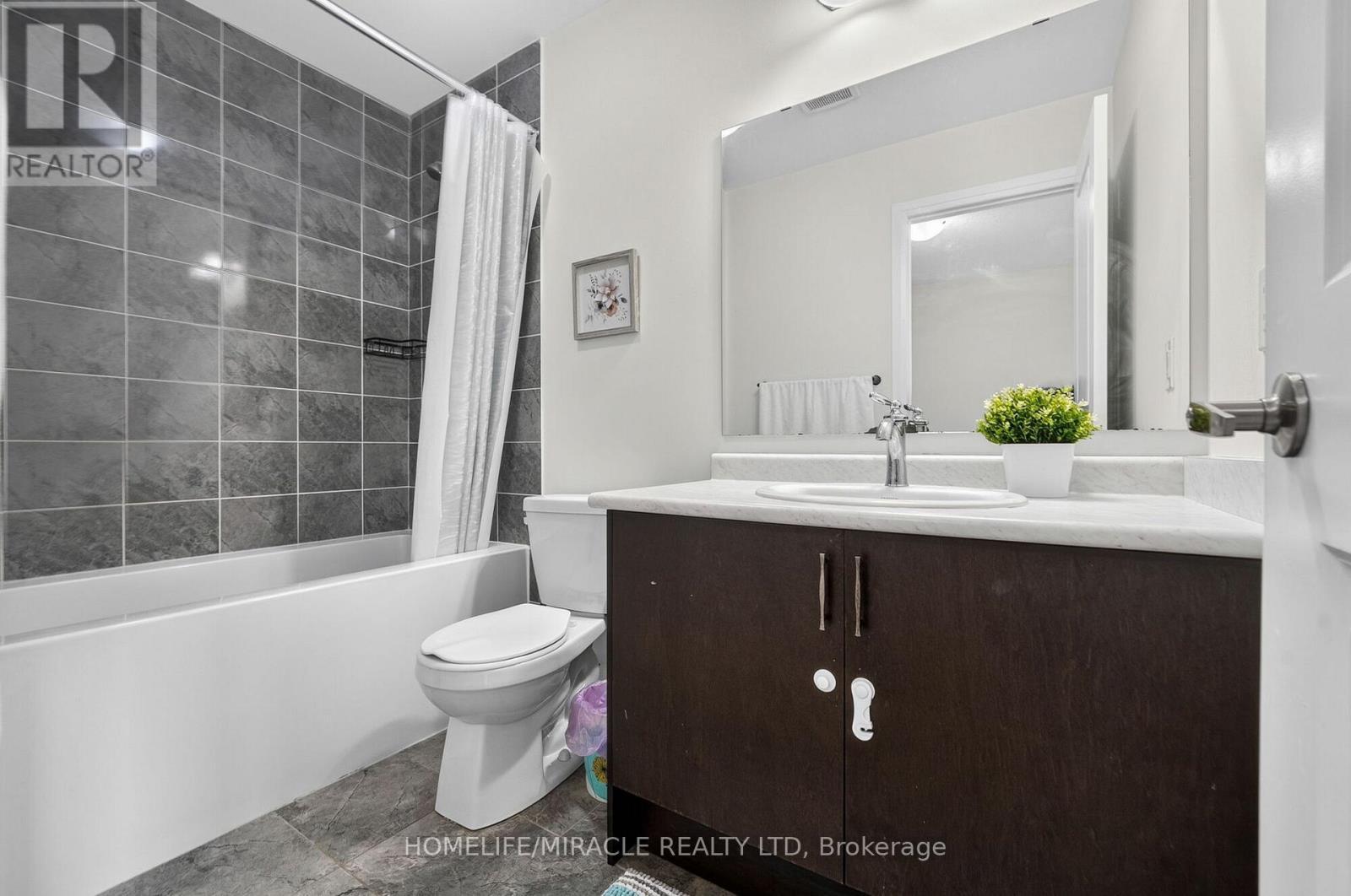 356 Bismark Drive, Cambridge, ON - Indoor Photo Showing Bathroom