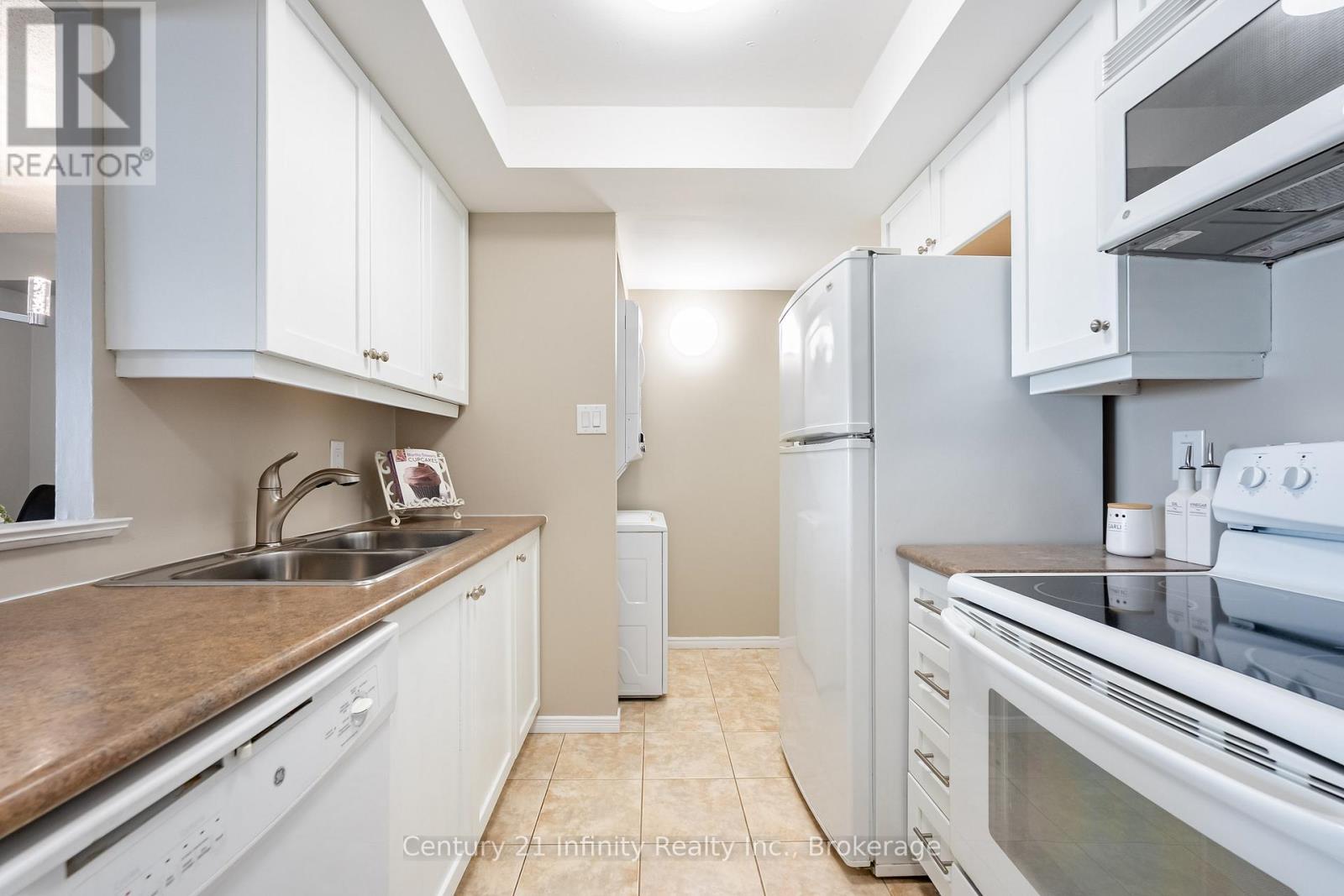 1206 - 5 Greystone Walk Drive, Toronto (Kennedy Park), ON - Indoor Photo Showing Kitchen With Double Sink