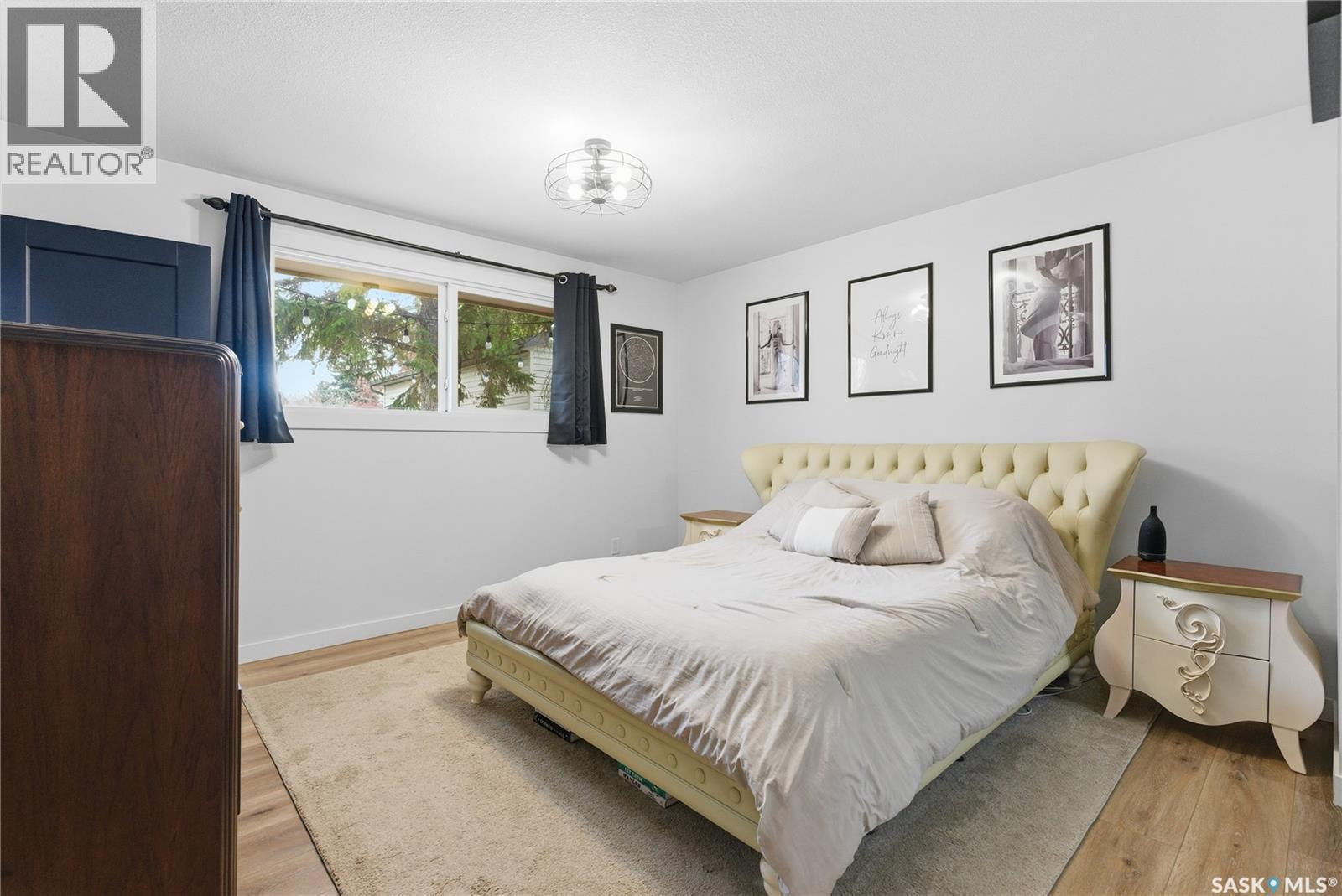 1813 Cameron Avenue, Saskatoon, SK - Indoor Photo Showing Bedroom