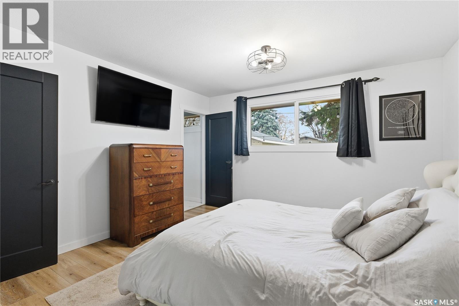 1813 Cameron Avenue, Saskatoon, SK - Indoor Photo Showing Bedroom