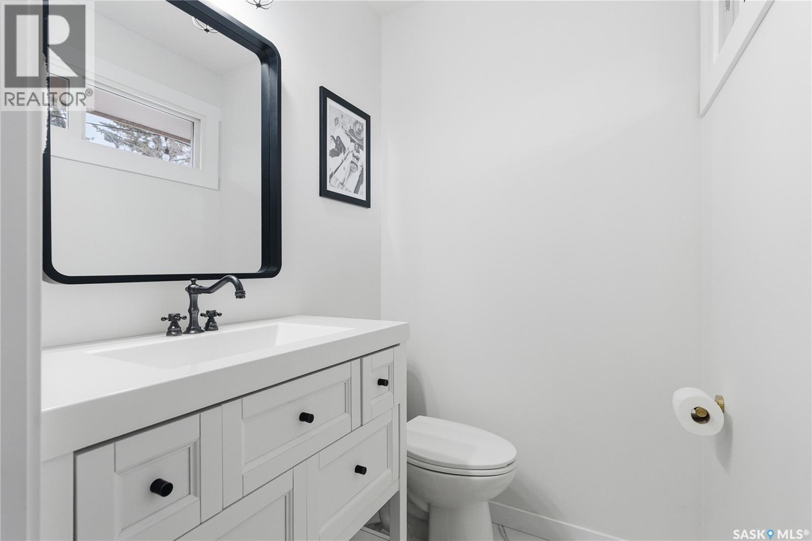 1813 Cameron Avenue, Saskatoon, SK - Indoor Photo Showing Bathroom