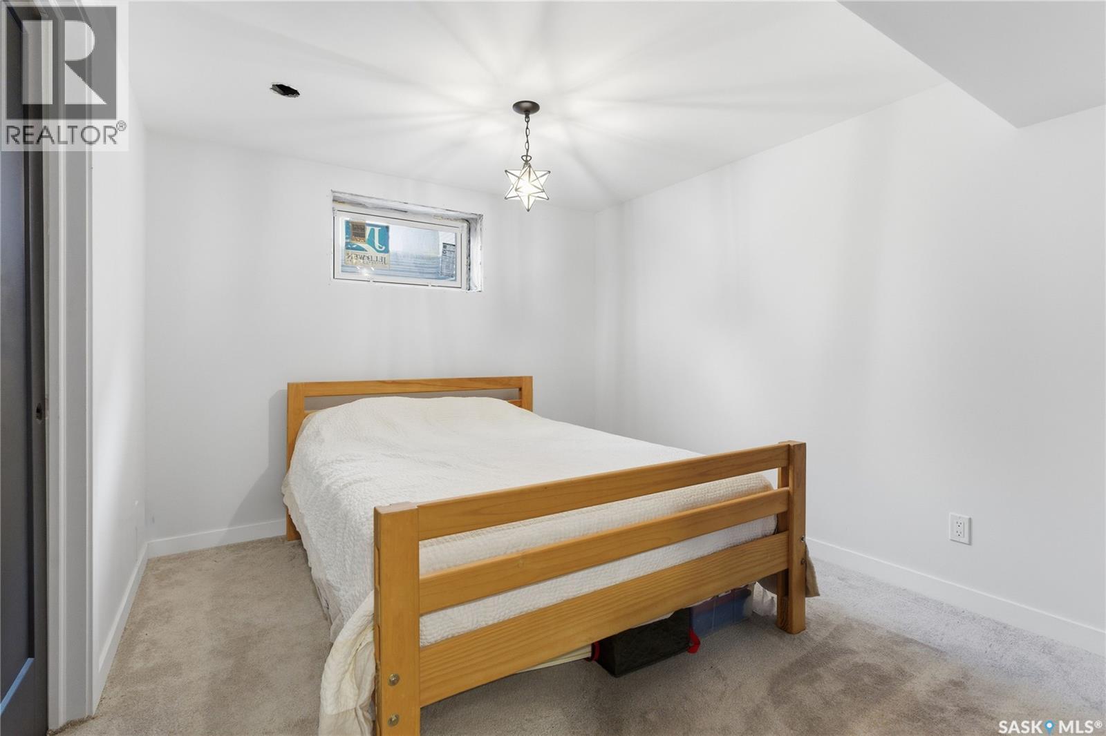 1813 Cameron Avenue, Saskatoon, SK - Indoor Photo Showing Bedroom
