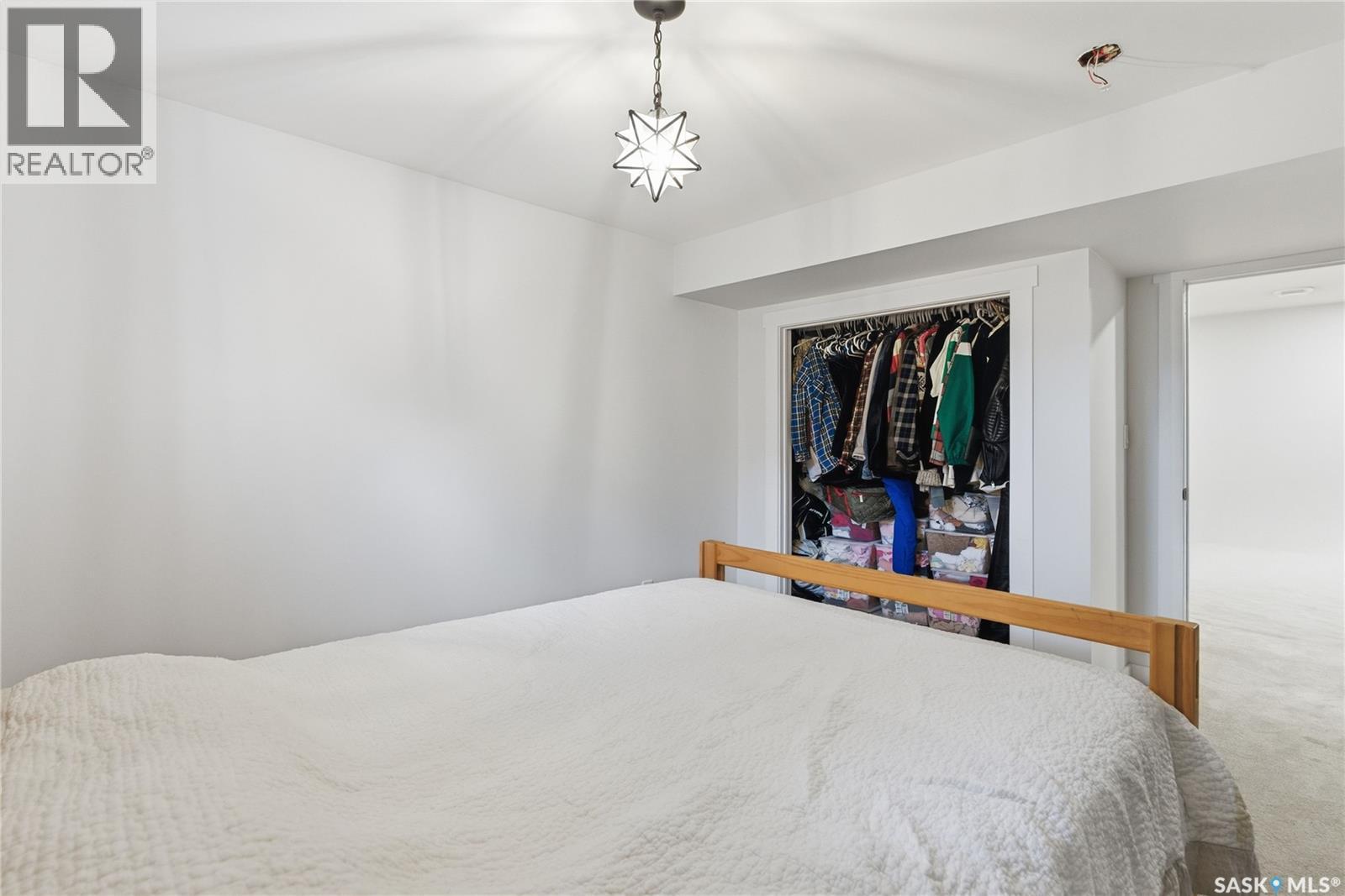 1813 Cameron Avenue, Saskatoon, SK - Indoor Photo Showing Bedroom