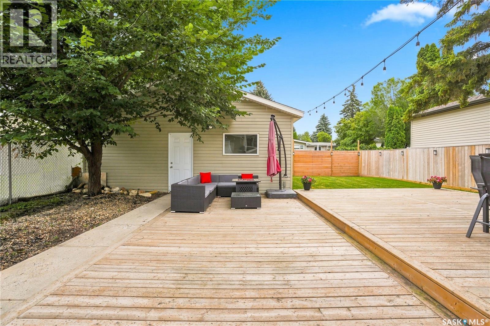 1813 Cameron Avenue, Saskatoon, SK - Outdoor With Exterior