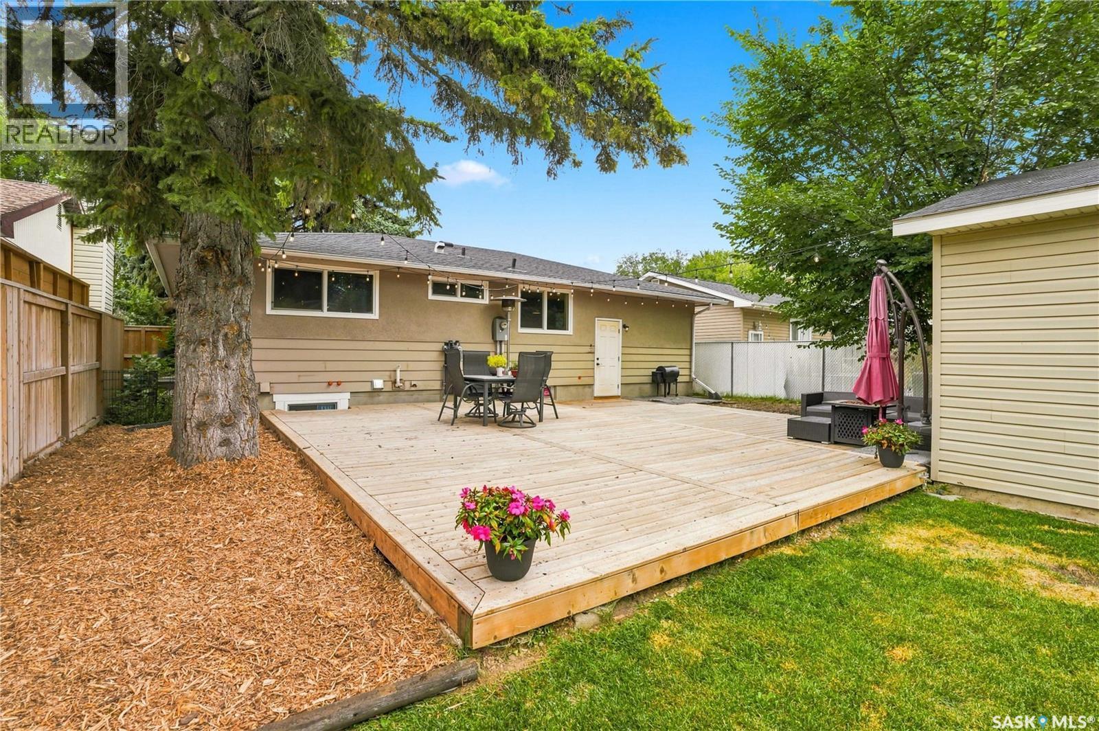 1813 Cameron Avenue, Saskatoon, SK - Outdoor With Exterior