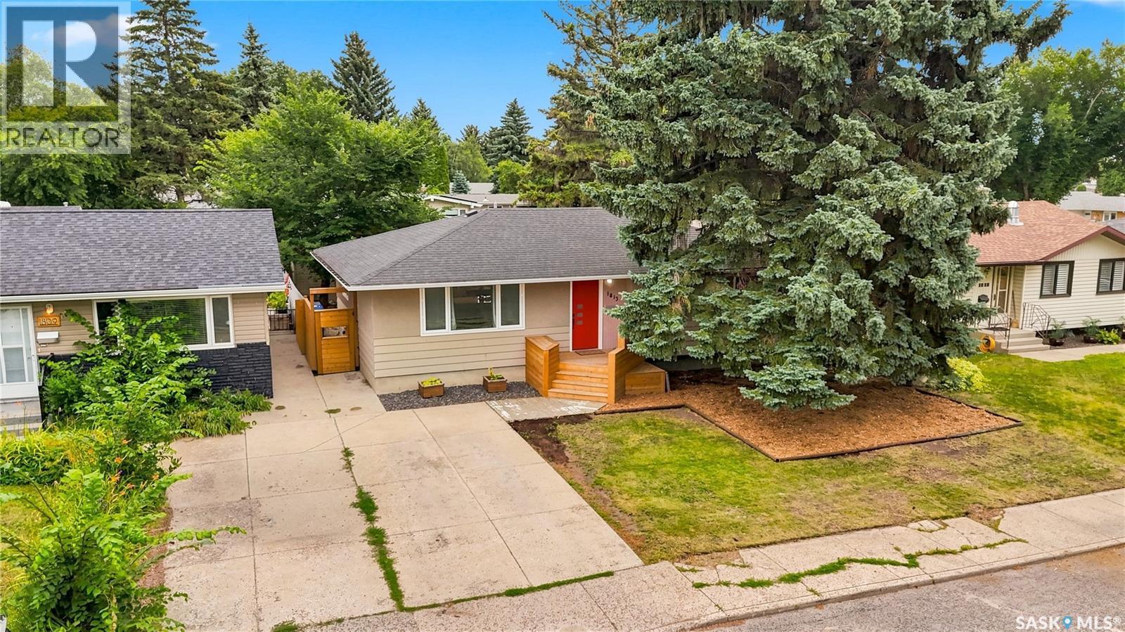 1813 Cameron Avenue, Saskatoon, SK - Outdoor