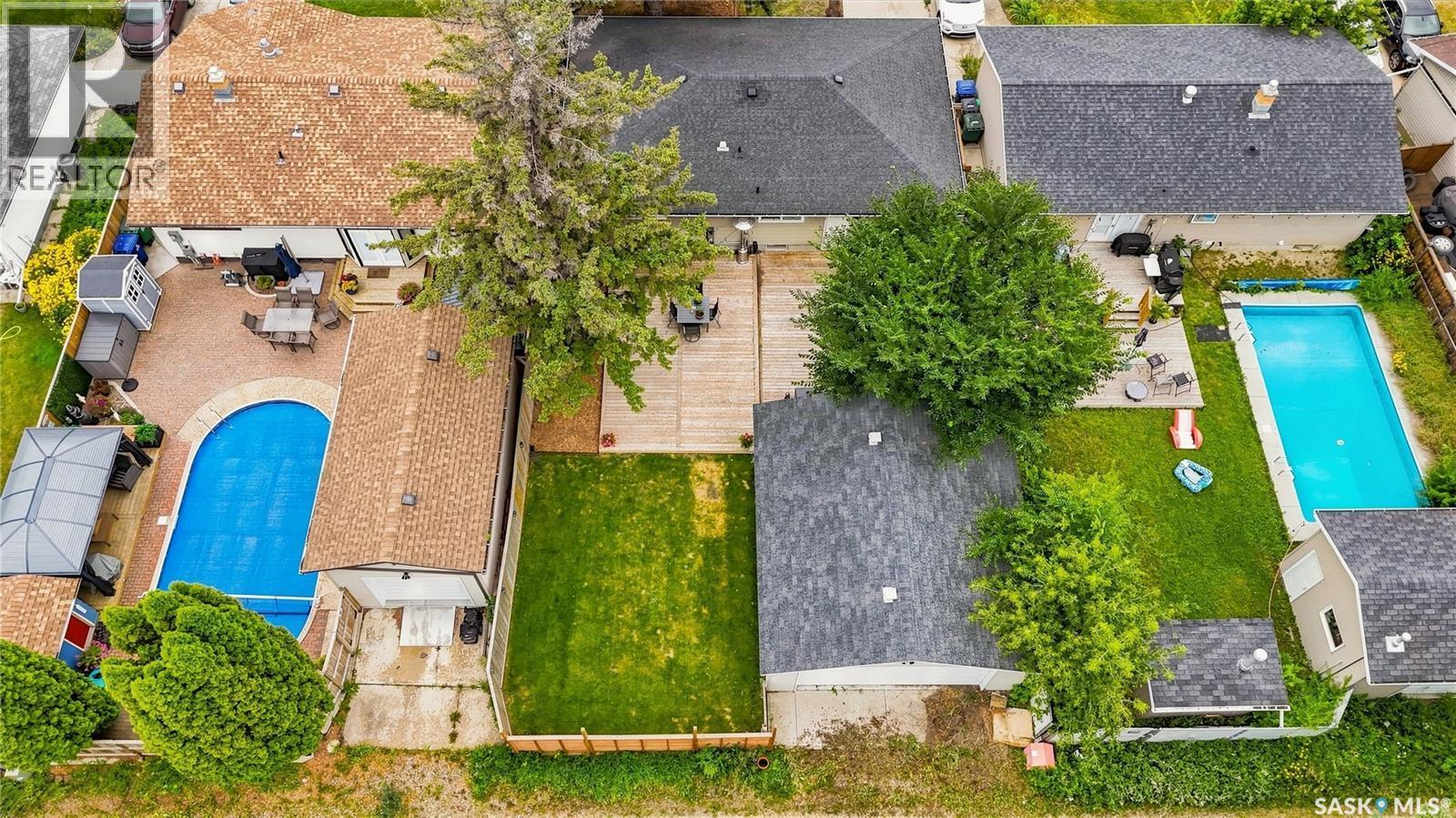 1813 Cameron Avenue, Saskatoon, SK - Outdoor With In Ground Pool