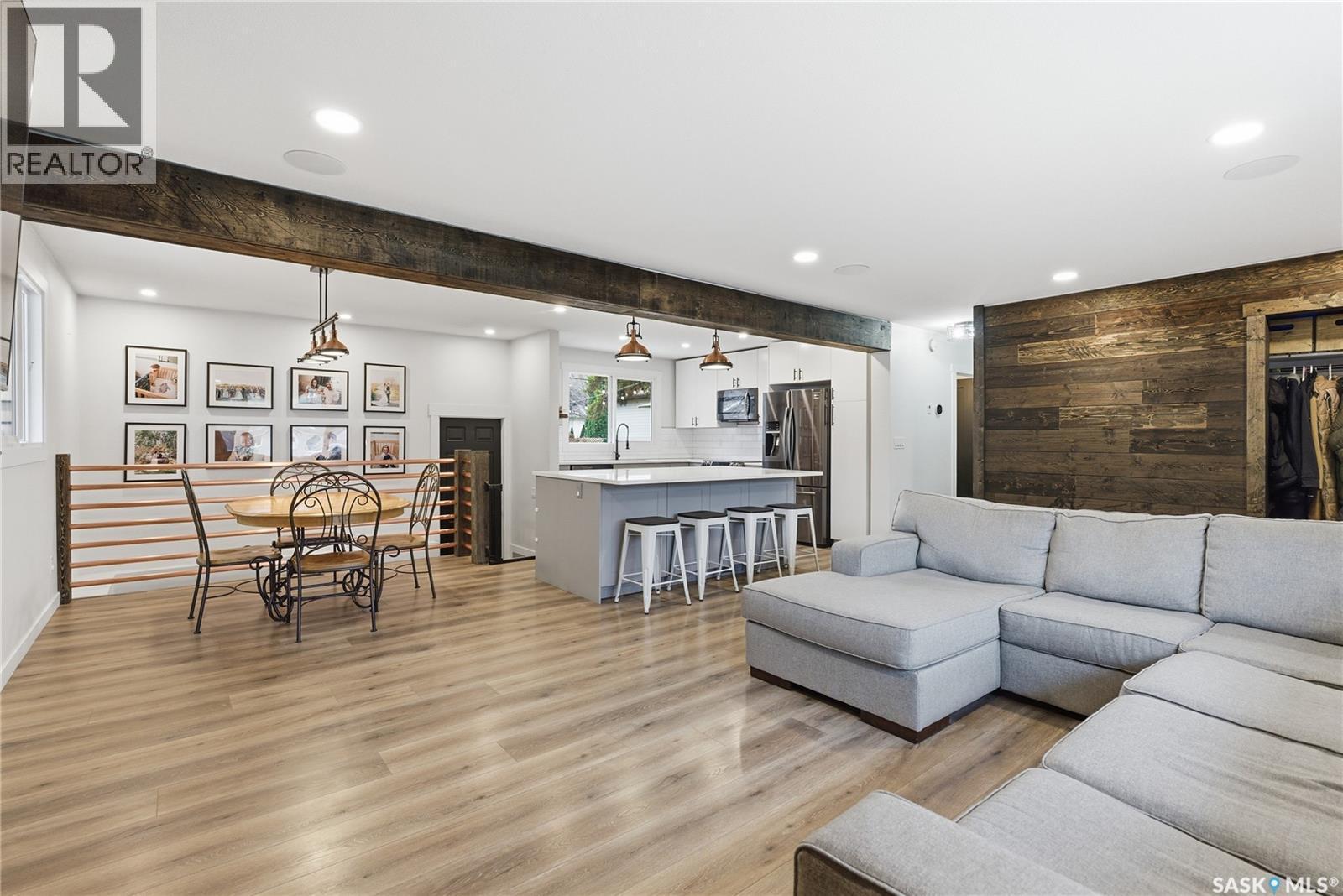1813 Cameron Avenue, Saskatoon, SK - Indoor Photo Showing Living Room