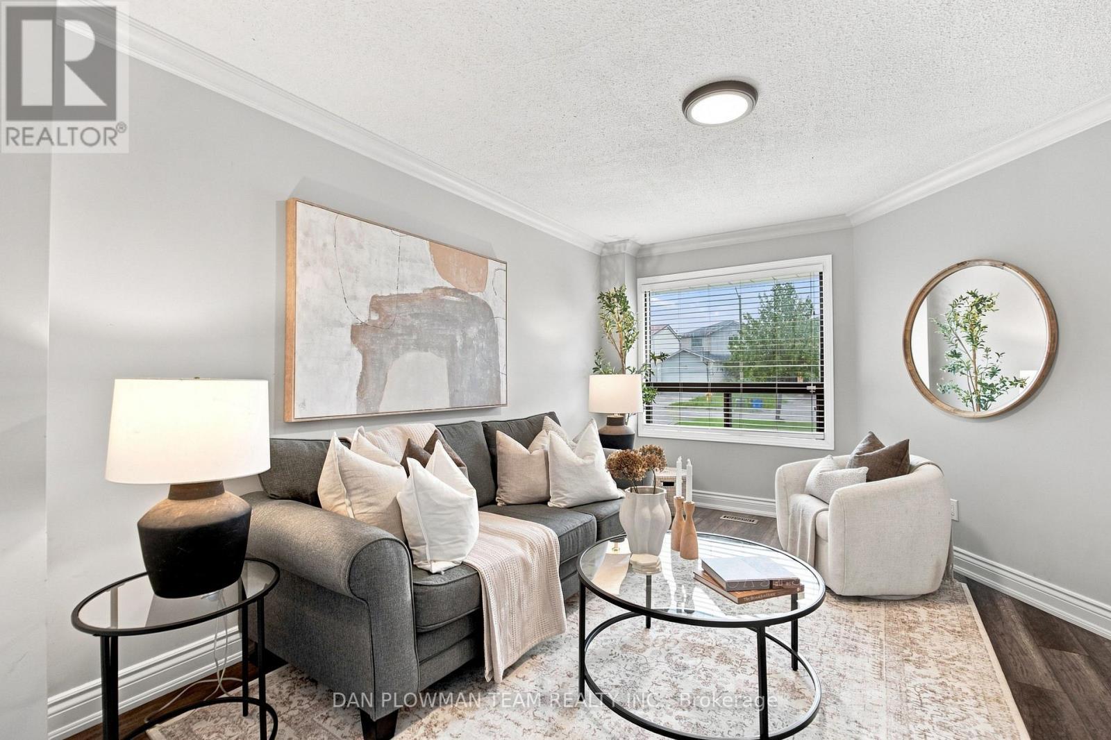 86 Barnes Drive, Ajax, ON - Indoor Photo Showing Living Room