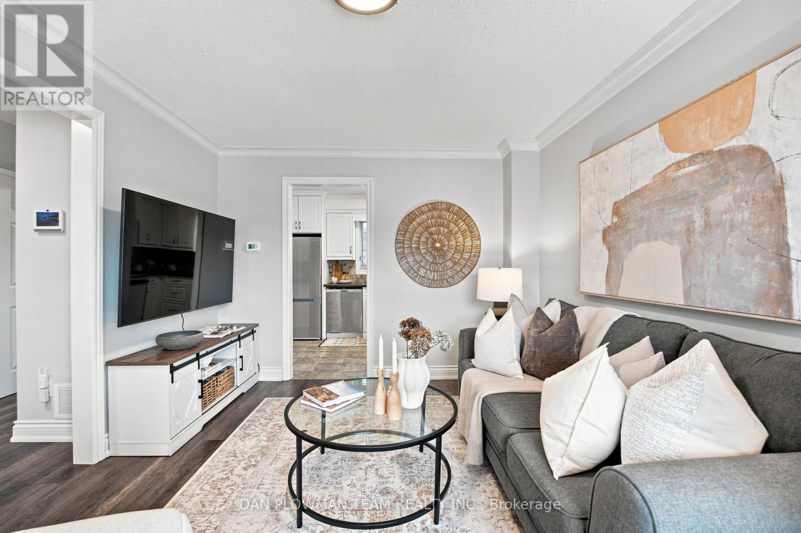 86 Barnes Drive, Ajax, ON - Indoor Photo Showing Living Room