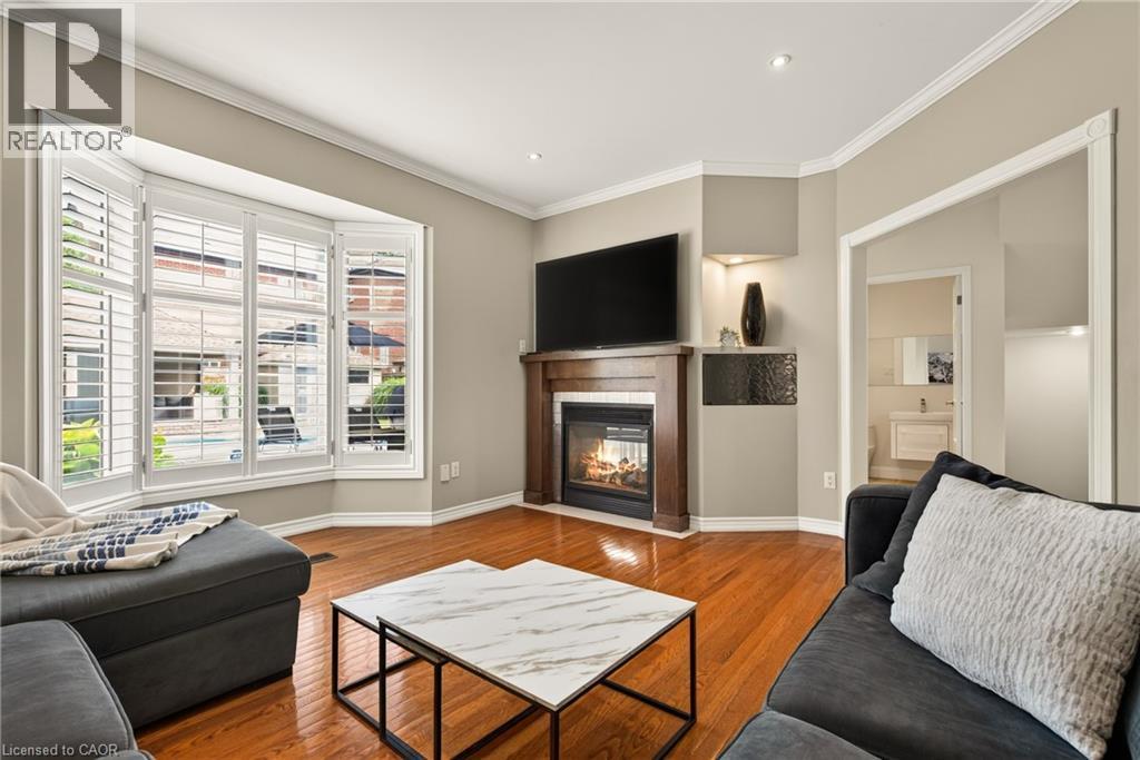 150 Davidson Boulevard, Dundas, ON - Indoor Photo Showing Living Room With Fireplace