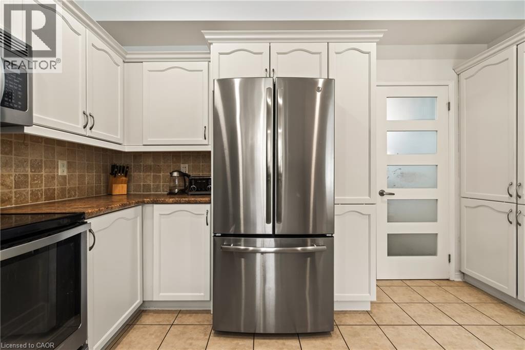 150 Davidson Boulevard, Dundas, ON - Indoor Photo Showing Kitchen