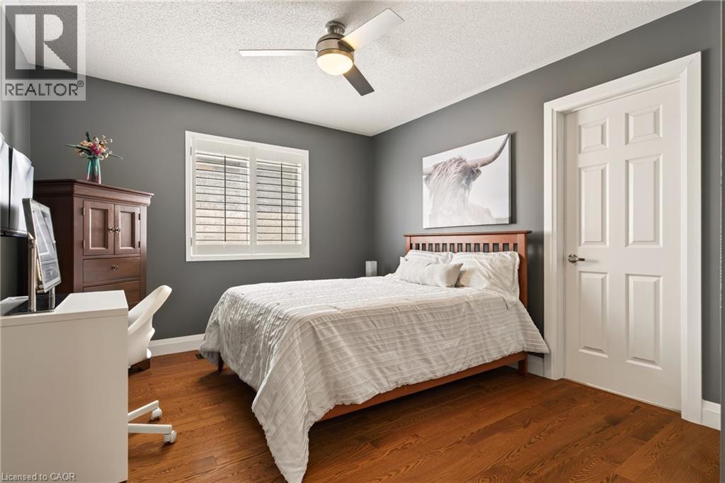 150 Davidson Boulevard, Dundas, ON - Indoor Photo Showing Bedroom