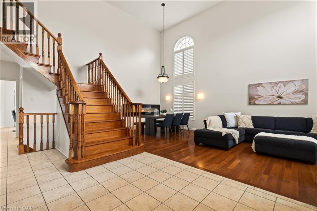 150 Davidson Boulevard, Dundas, ON - Indoor