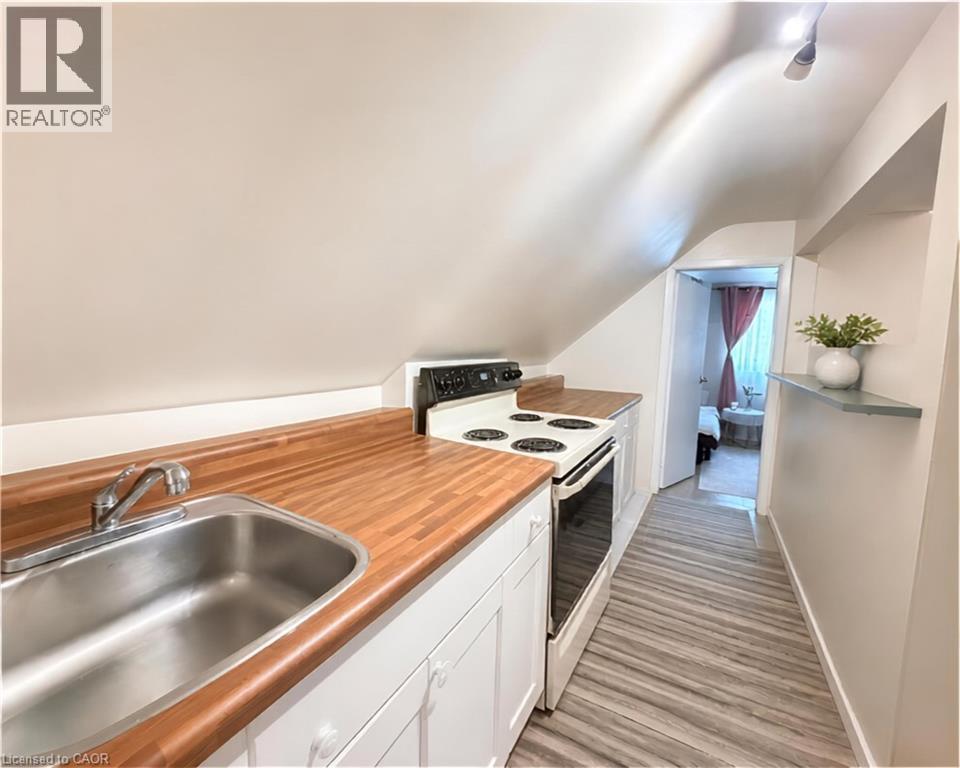 1 Norwood Road, Hamilton, ON - Indoor Photo Showing Kitchen