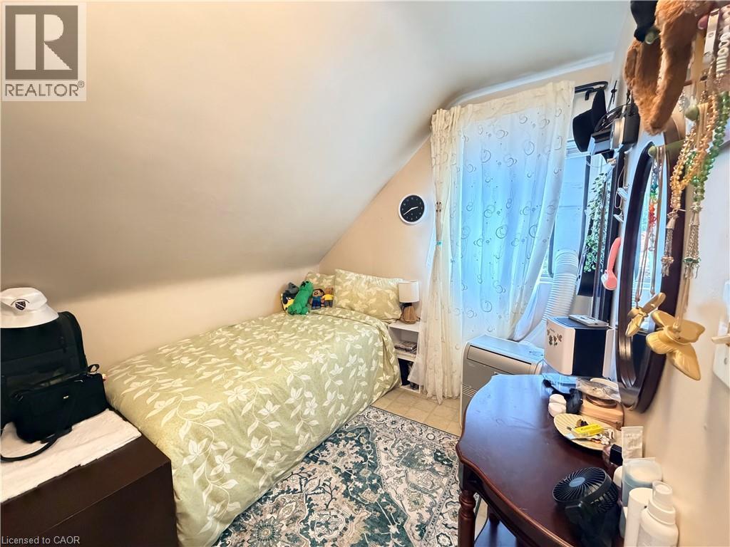 1 Norwood Road, Hamilton, ON - Indoor Photo Showing Bedroom