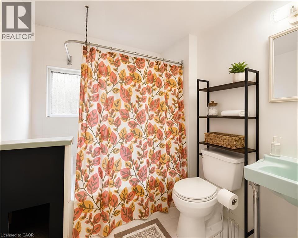 1 Norwood Road, Hamilton, ON - Indoor Photo Showing Bathroom