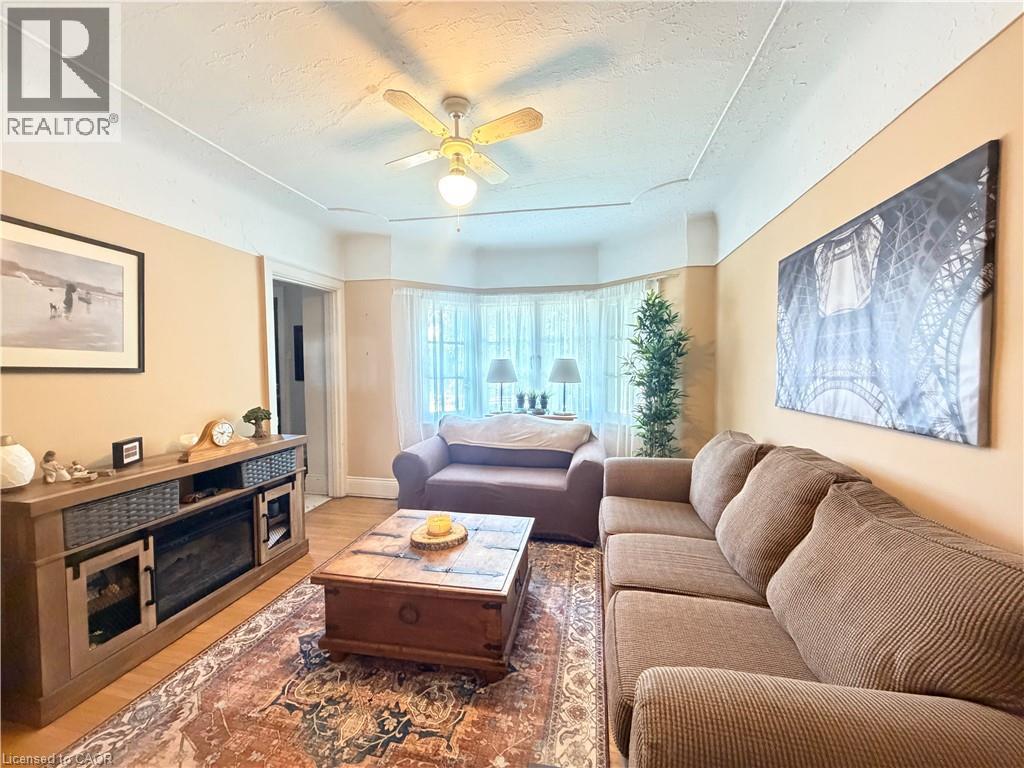 1 Norwood Road, Hamilton, ON - Indoor Photo Showing Living Room With Fireplace