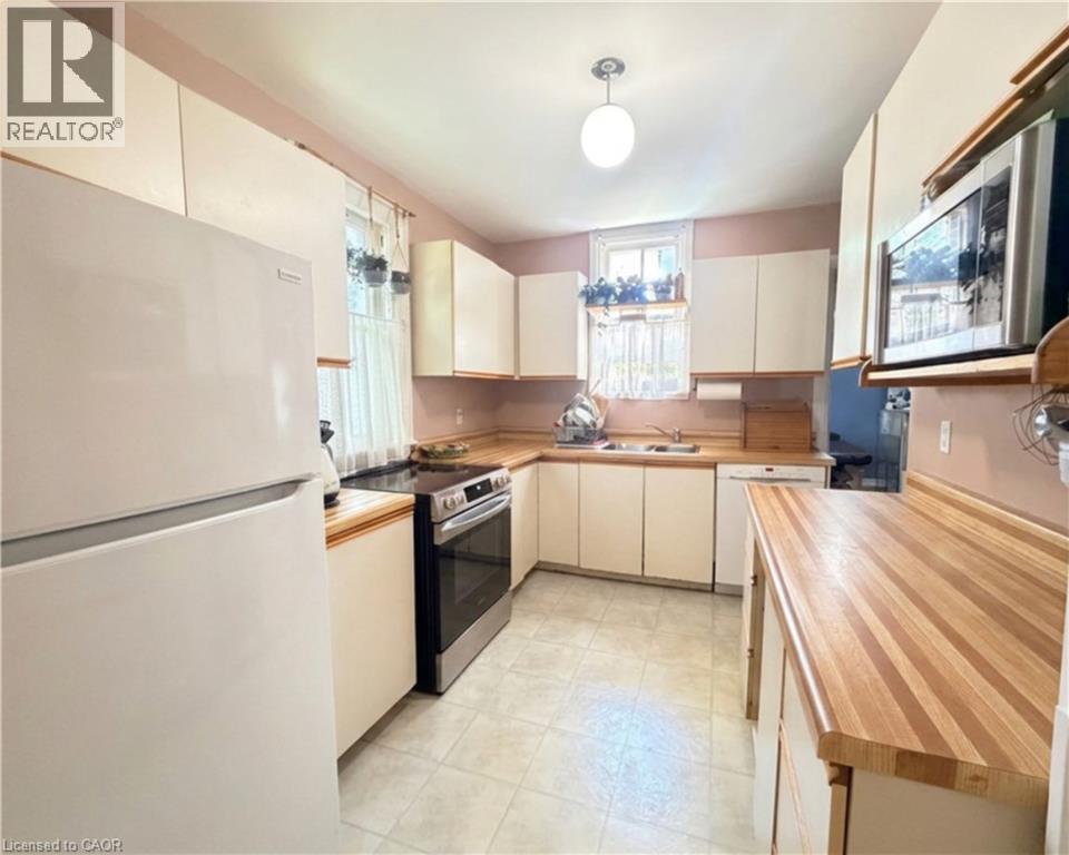 1 Norwood Road, Hamilton, ON - Indoor Photo Showing Kitchen