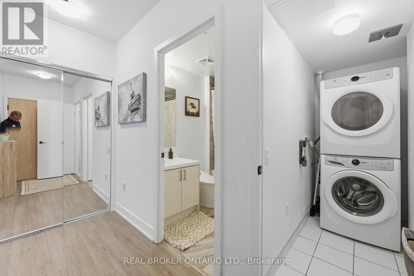 608 - 50 George Butchart Drive, Toronto, ON - Indoor Photo Showing Laundry Room