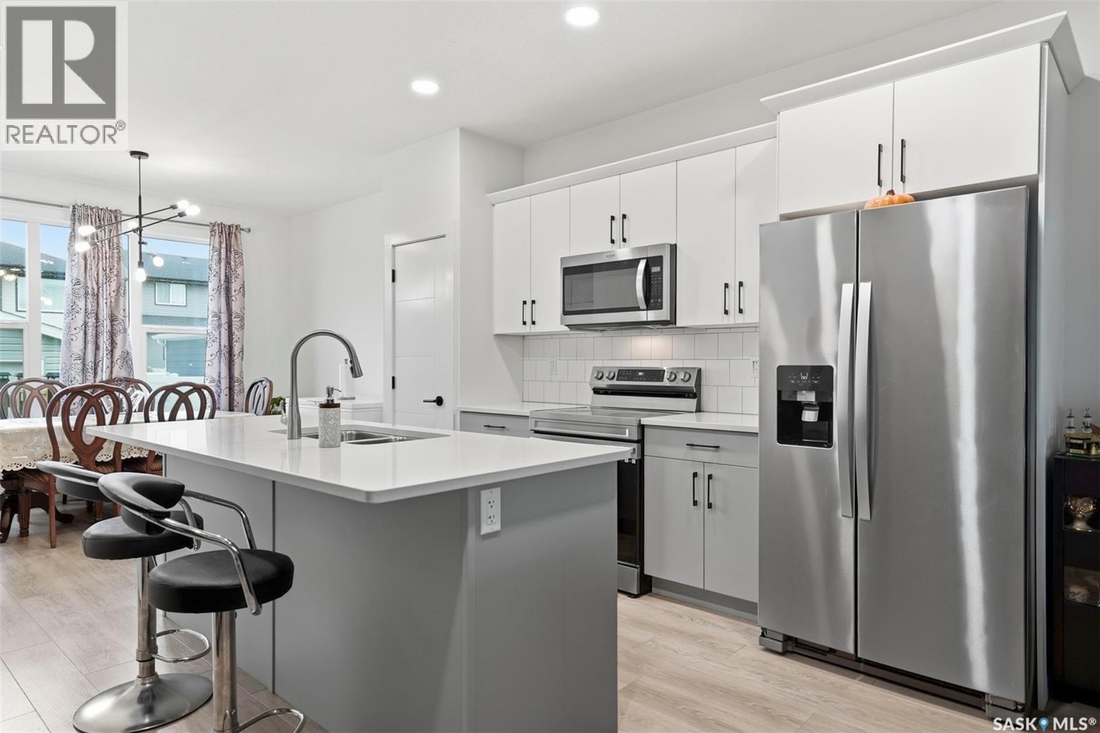 132 Rosewood Boulevard E, Saskatoon, SK - Indoor Photo Showing Kitchen With Stainless Steel Kitchen With Upgraded Kitchen