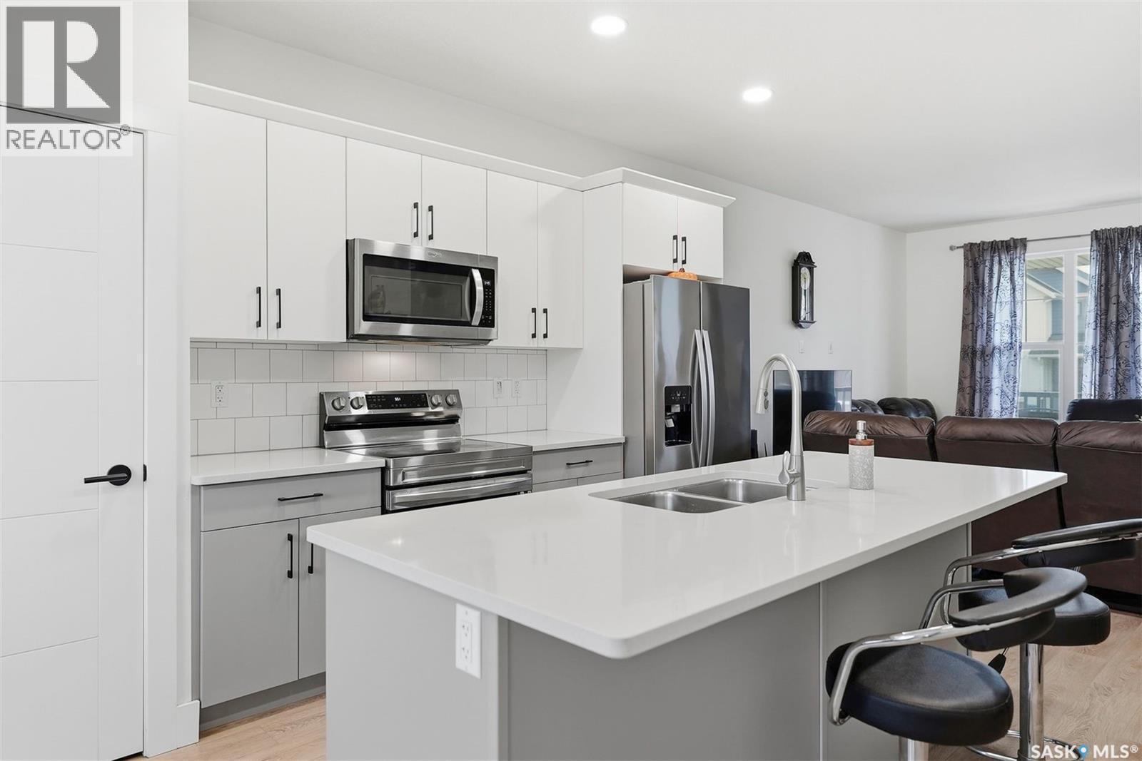 132 Rosewood Boulevard E, Saskatoon, SK - Indoor Photo Showing Kitchen With Stainless Steel Kitchen With Double Sink With Upgraded Kitchen