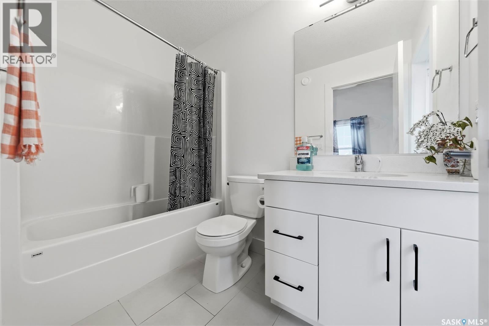 132 Rosewood Boulevard E, Saskatoon, SK - Indoor Photo Showing Bathroom