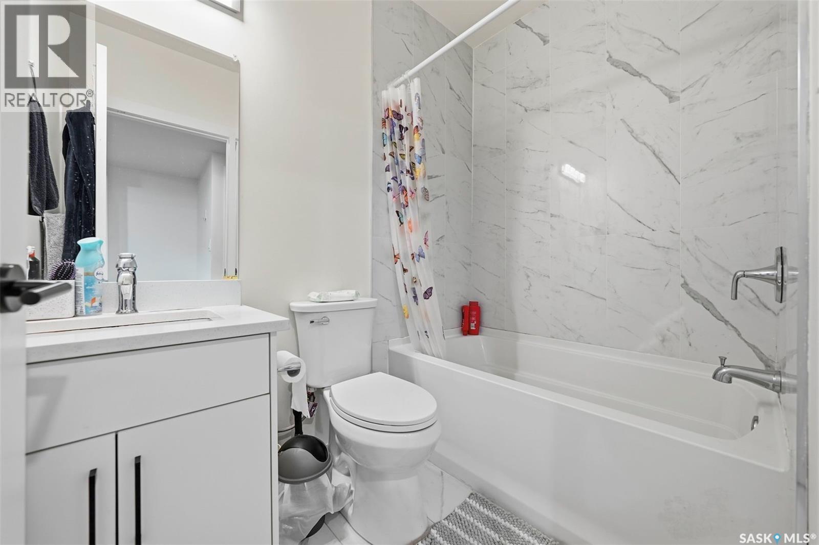 132 Rosewood Boulevard E, Saskatoon, SK - Indoor Photo Showing Bathroom