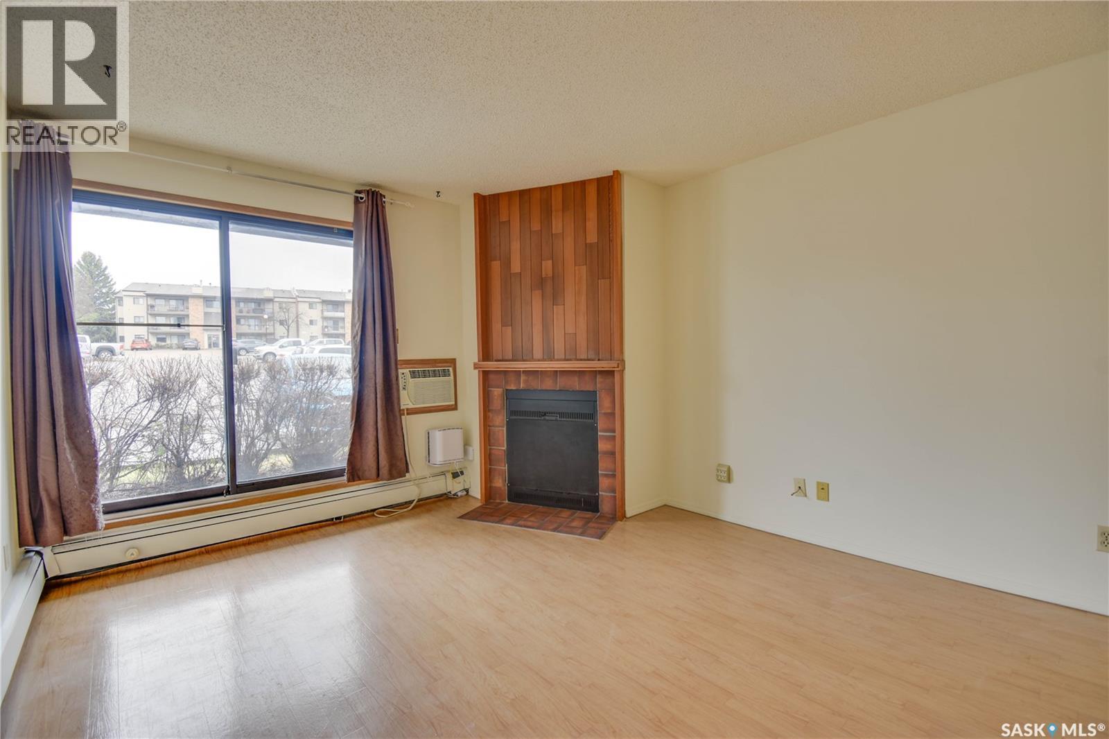 101 375 Kingsmere Boulevard, Saskatoon, SK - Indoor With Fireplace