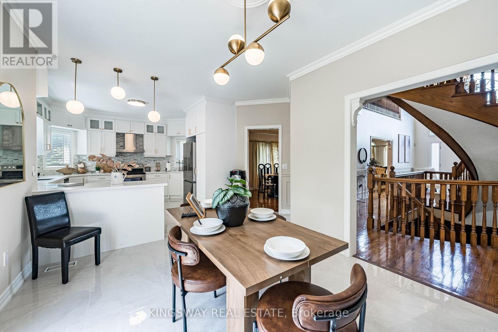 5969 Rayshaw Crescent E, Mississauga, ON - Indoor Photo Showing Dining Room