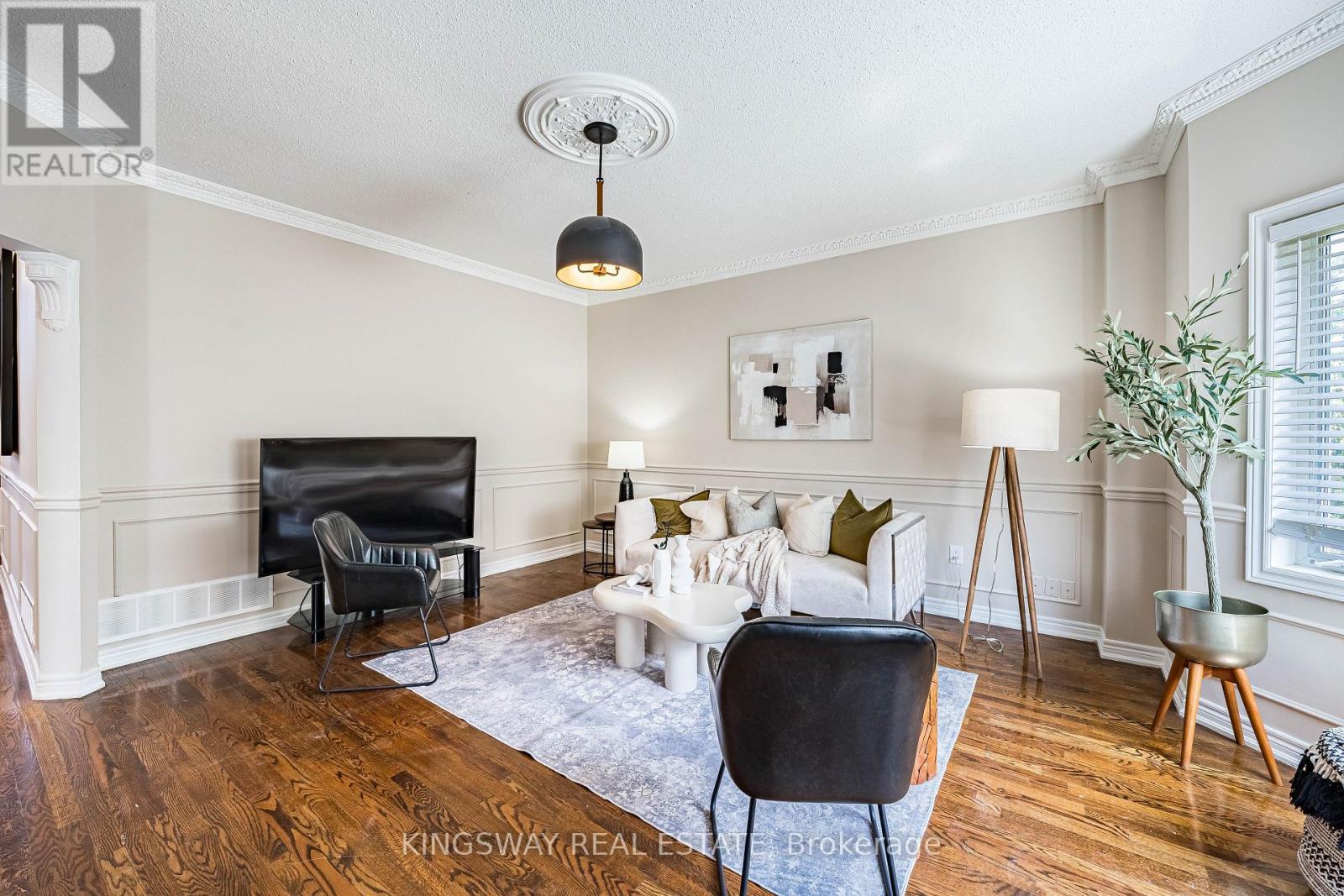 5969 Rayshaw Crescent E, Mississauga, ON - Indoor Photo Showing Living Room