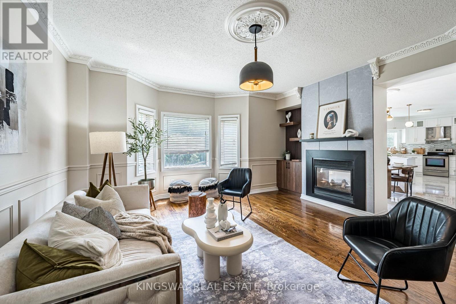 5969 Rayshaw Crescent E, Mississauga, ON - Indoor Photo Showing Living Room With Fireplace