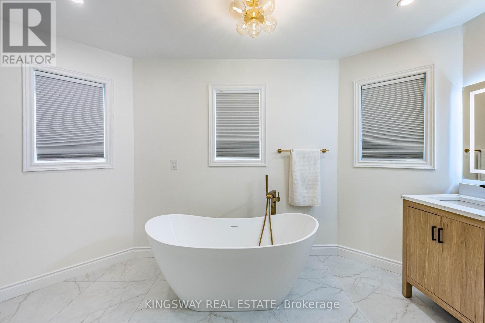 5969 Rayshaw Crescent E, Mississauga, ON - Indoor Photo Showing Bathroom