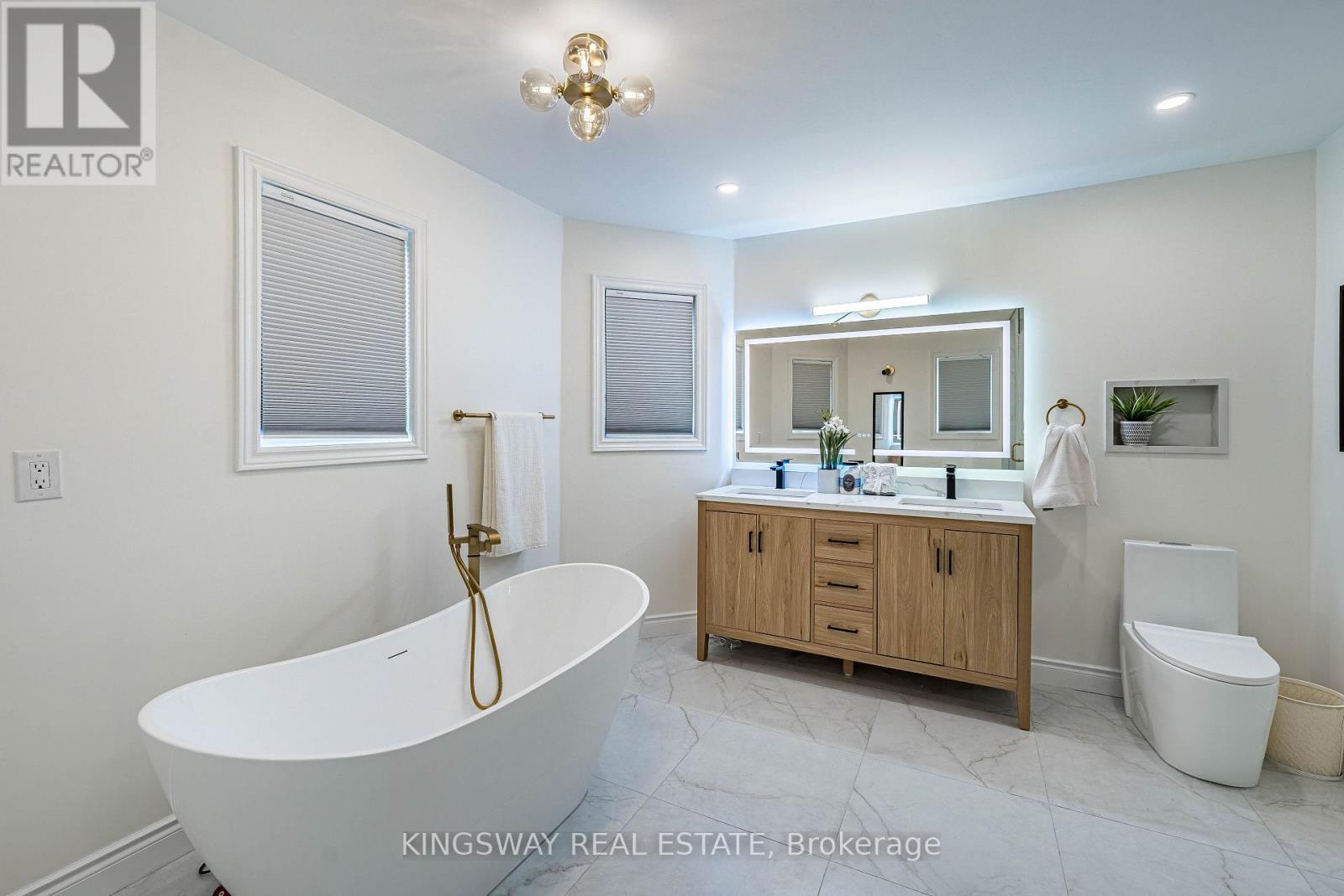 5969 Rayshaw Crescent E, Mississauga, ON - Indoor Photo Showing Bathroom