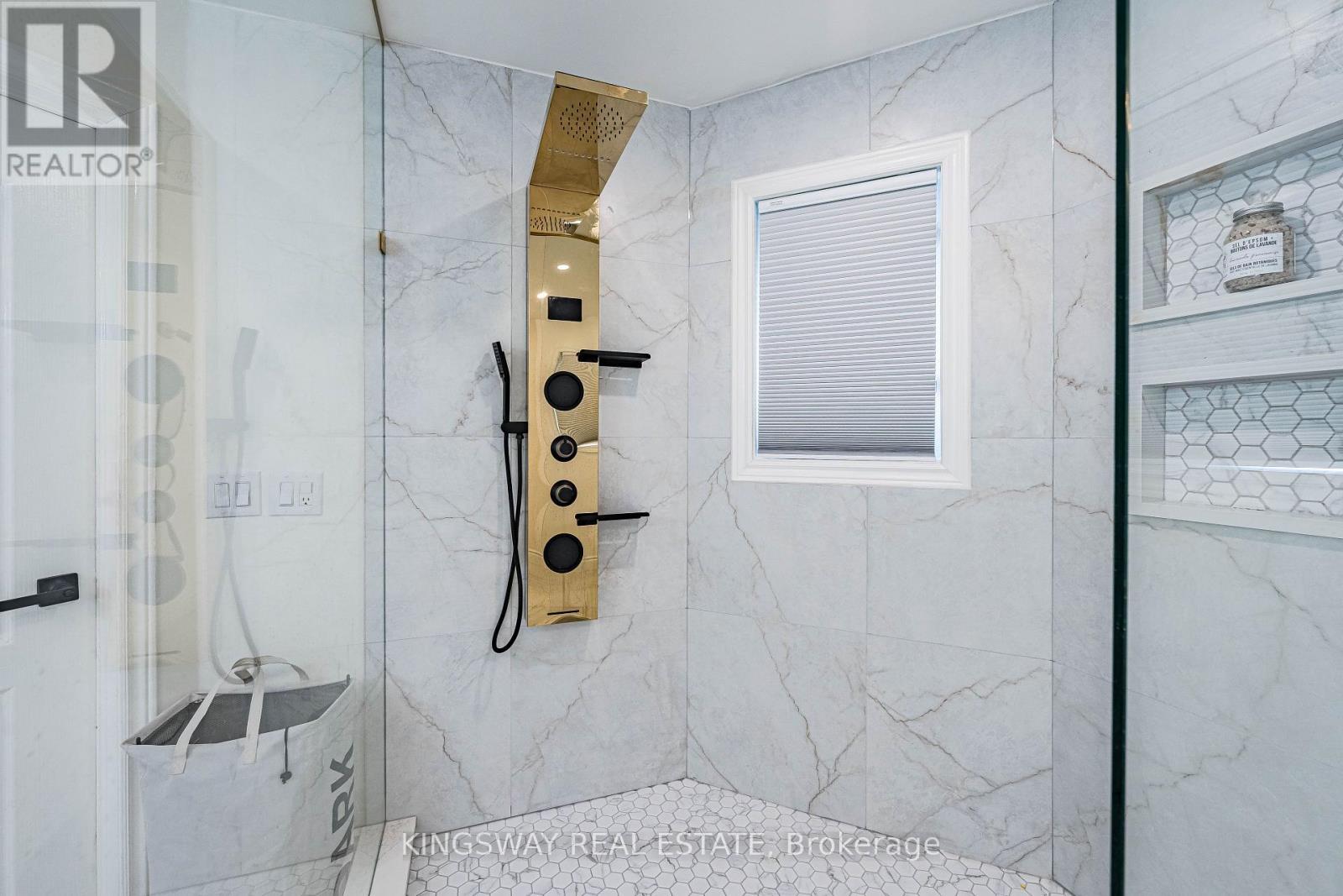 5969 Rayshaw Crescent E, Mississauga, ON - Indoor Photo Showing Bathroom