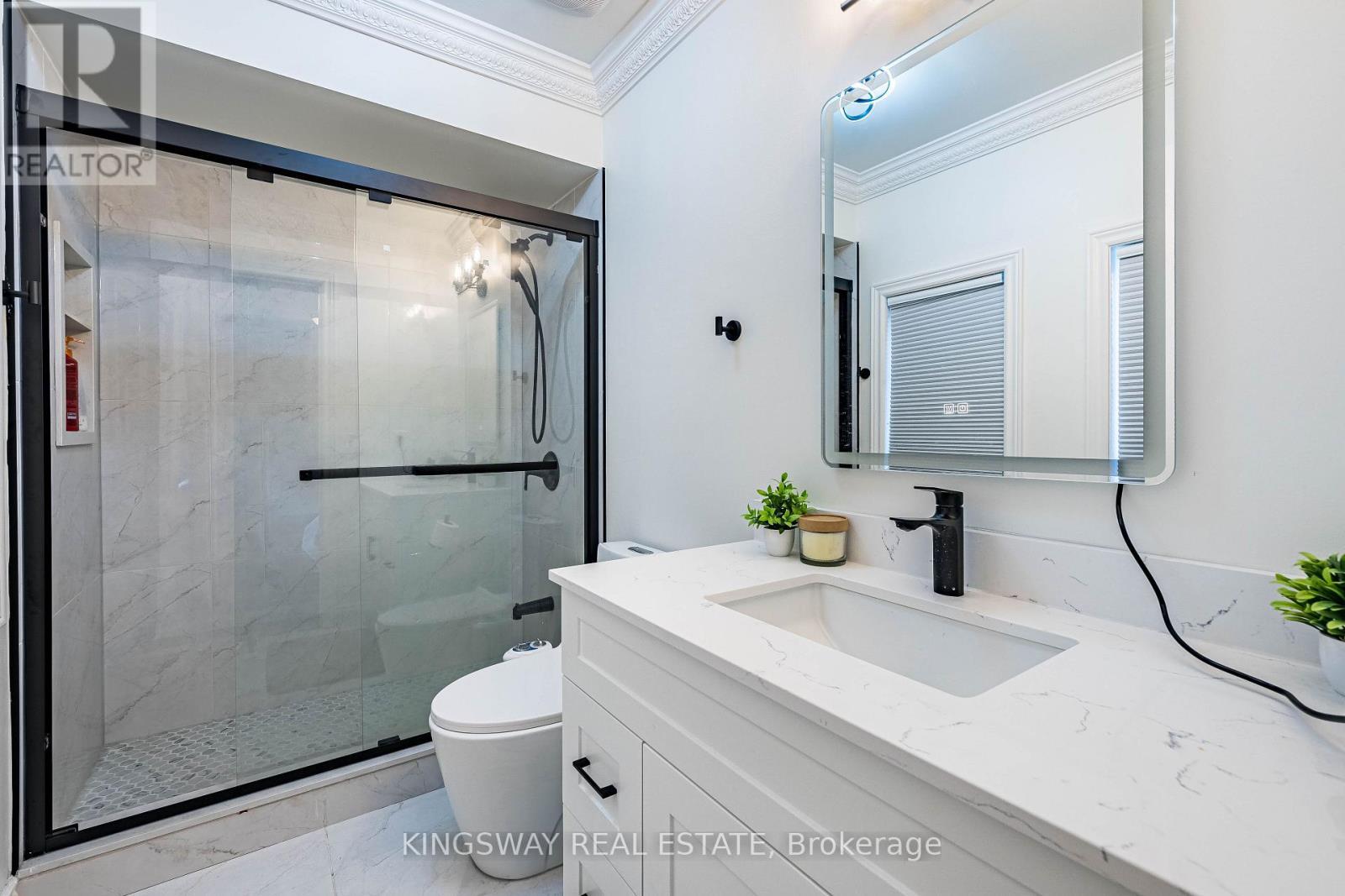 5969 Rayshaw Crescent E, Mississauga, ON - Indoor Photo Showing Bathroom