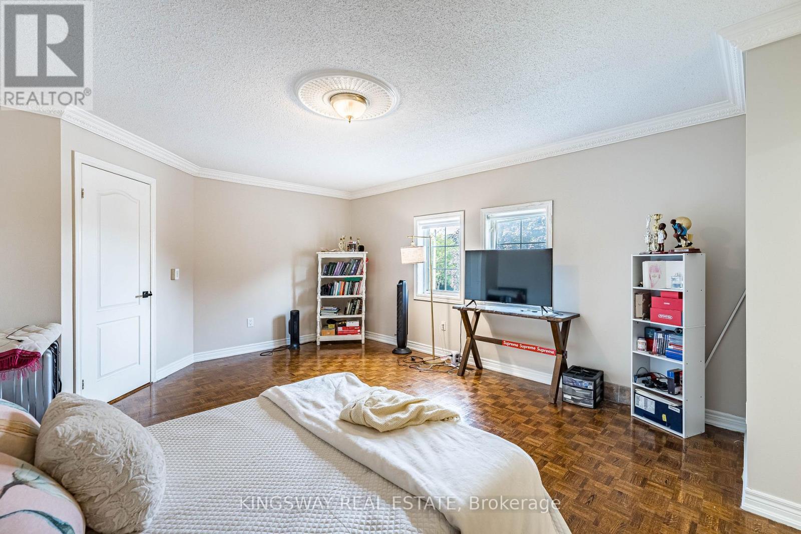 5969 Rayshaw Crescent E, Mississauga, ON - Indoor Photo Showing Living Room