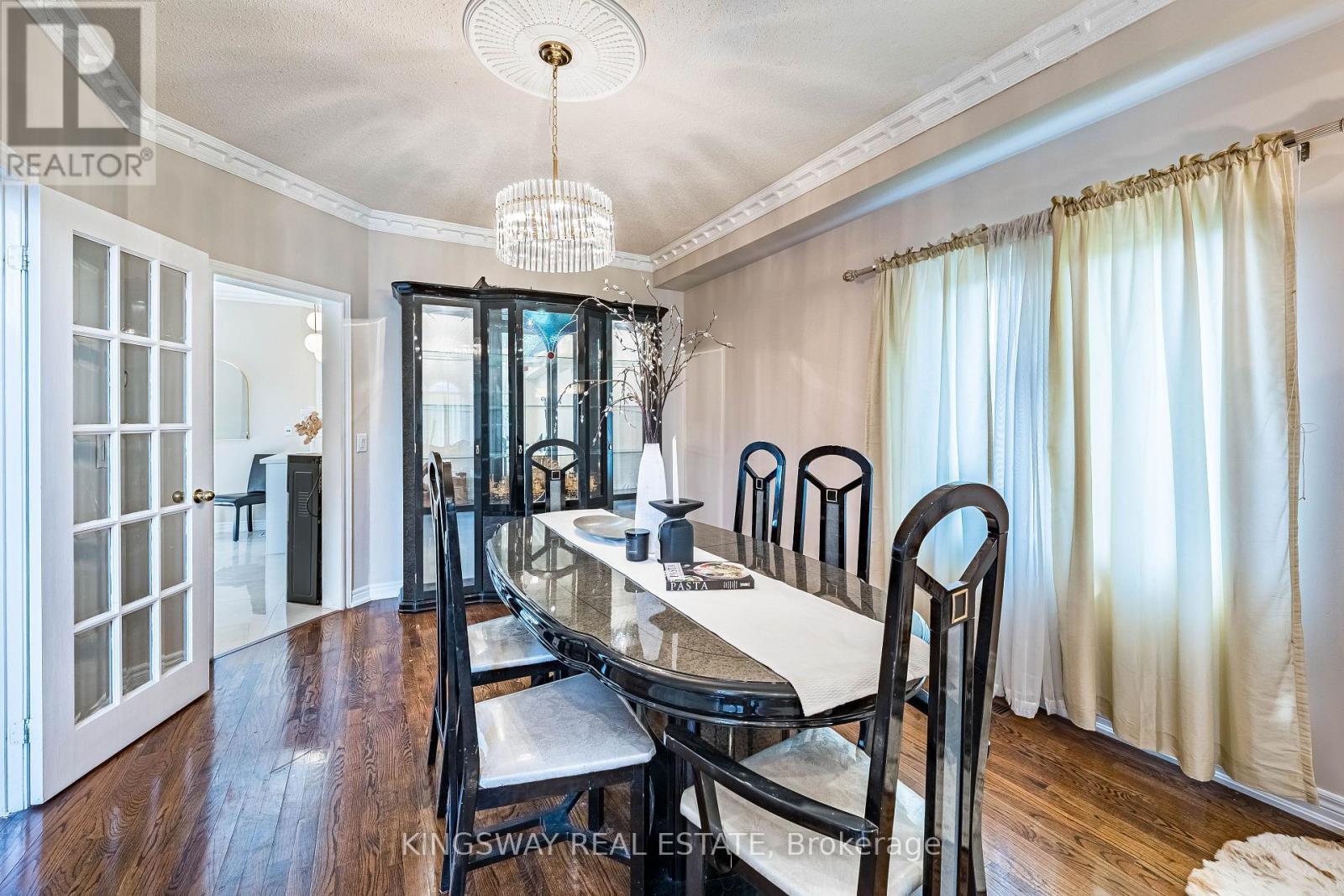 5969 Rayshaw Crescent E, Mississauga, ON - Indoor Photo Showing Dining Room