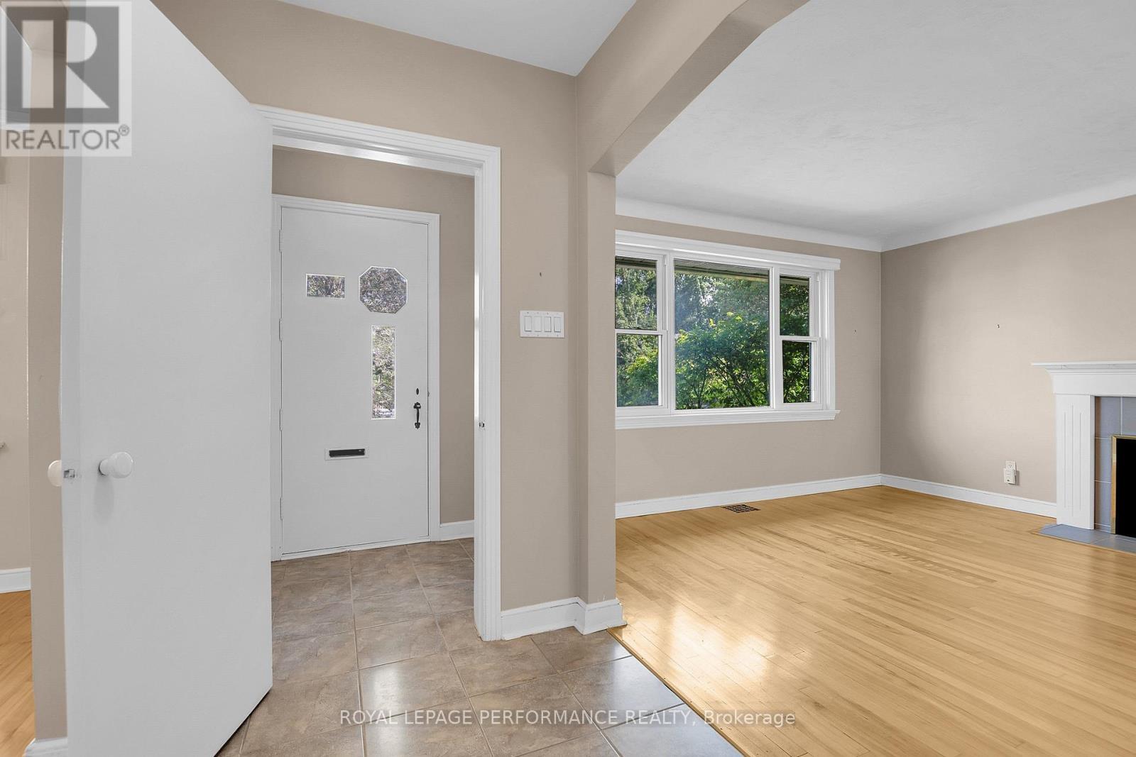166 Winther Avenue, Ottawa, ON - Indoor With Fireplace