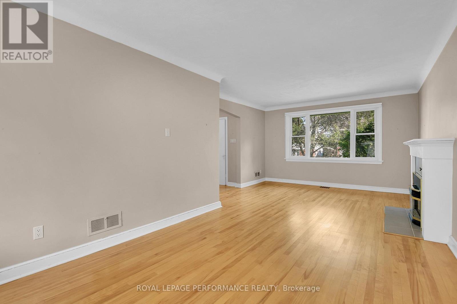 166 Winther Avenue, Ottawa, ON - Indoor