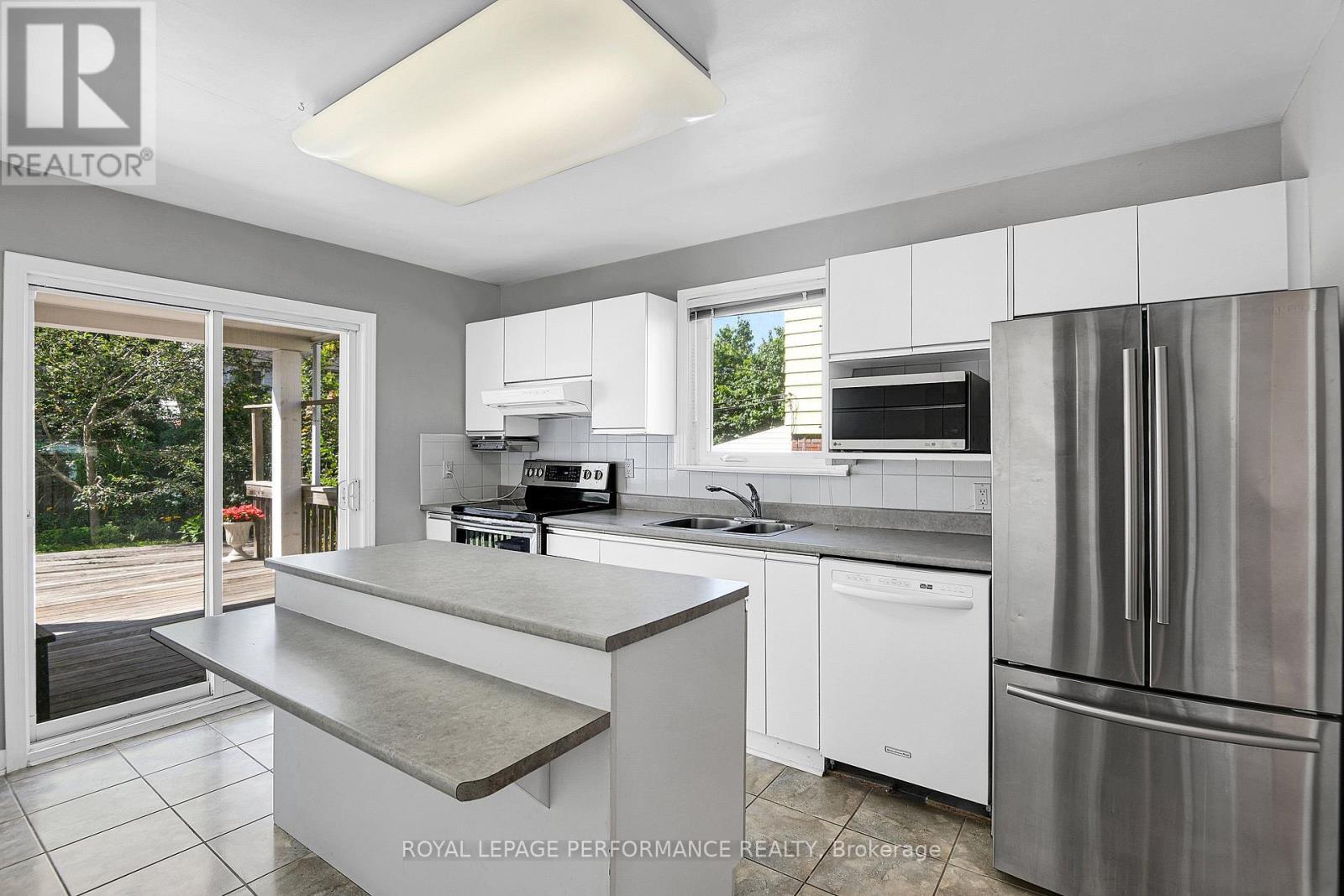 166 Winther Avenue, Ottawa, ON - Indoor Photo Showing Kitchen With Double Sink