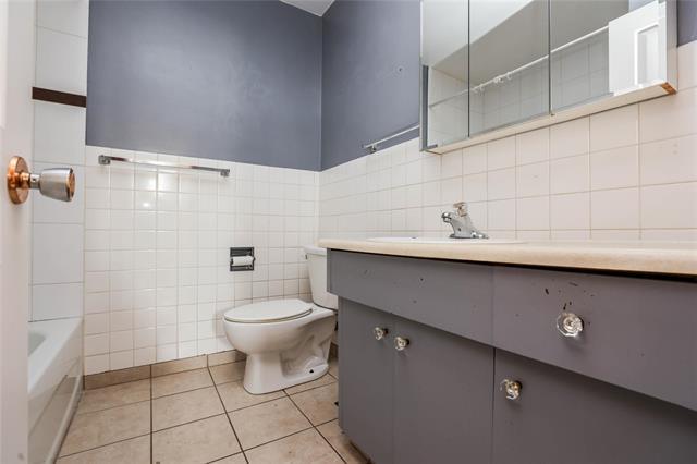 174 Wordsworth Way, Winnipeg, MB - Indoor Photo Showing Bathroom
