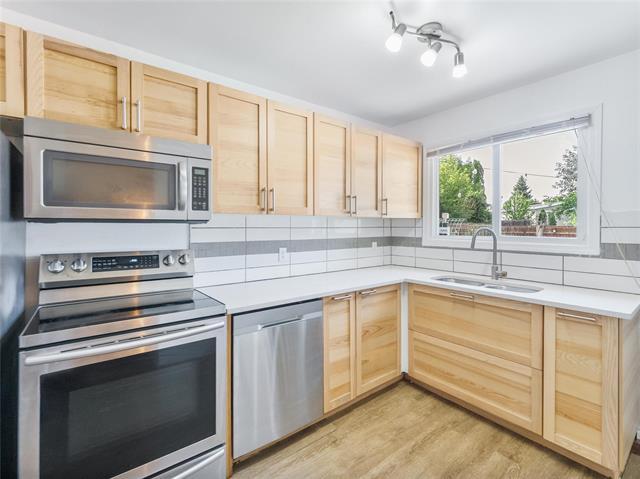 604 Beaverhill Blvd, Winnipeg, MB - Indoor Photo Showing Kitchen